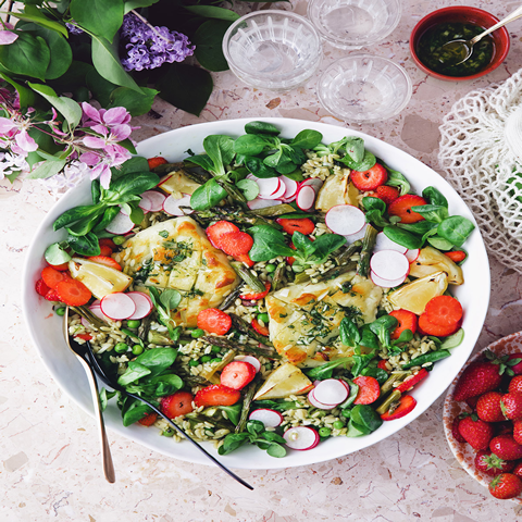 SALADS Summer Rice Salad with Halloumi & Strawberries